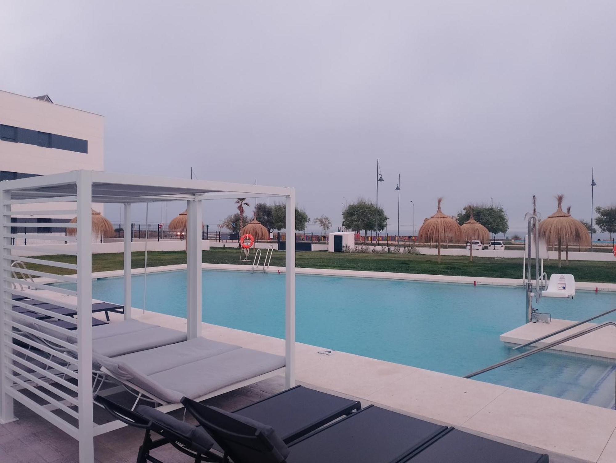 Bajo Con Jardin En Primera Linea De Playa Apartment Малага Екстериор снимка
